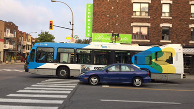 Entrevue: autobus et poussette, un duo gagnant pour une maman