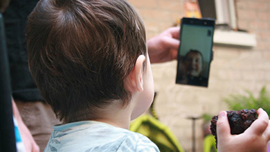 La techno pour rapprocher grands-parents et petits-enfants