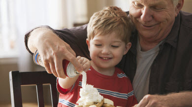 Alimentation des enfants: oui ou non aux gâteries en visite?