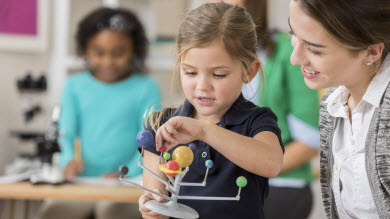 Plus d'enfants dessinent des femmes de science qu'auparavant