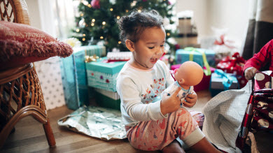 En manchettes: jouets simples sous le sapin, jeux actifs à l’intérieur et routine du sommeil