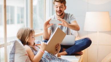 En manchettes: Risques liés aux réseaux sociaux - Altruisme et enfants - Devoirs