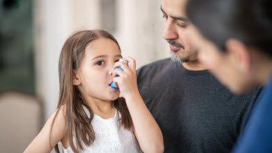 En manchettes – COVID-19: Asthme et déconfinement - Patience des parents - Initiatives pour les familles