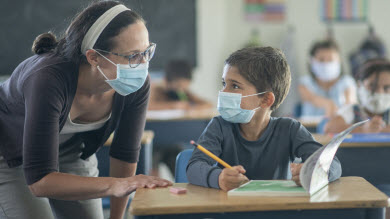 En manchettes: Retour en classe – Manteau d’hiver et siège d’auto – Cannabis et grossesse