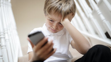 En manchettes: Appeler au 911 – Des tout-petits chez les aînés – Stress et grossesse