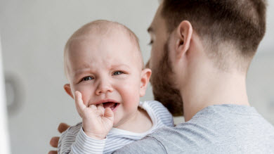 En manchettes: Pleurs de bébé – Soins dentaires – Services de garde sous la loupe – Initiatives à découvrir