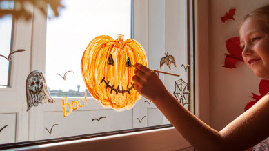 En manchettes: Halloween et environnement – Allaiter pendant une situation d’urgence – Développement à la maternelle