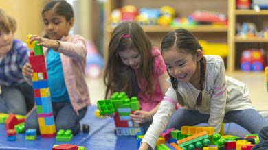 En manchettes: Avant la maternelle – Virus respiratoires en hausse – Âge le plus difficile – Frais de garde
