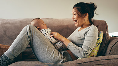 Quand bébé fait: «A-a-a-a-a!»