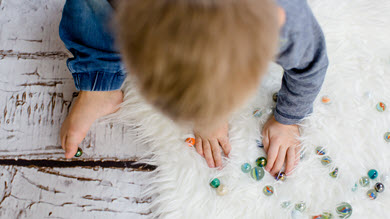 Attention aux complications si votre enfant avale un petit objet