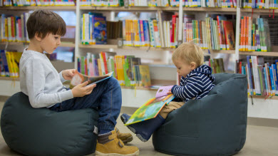 Aller à la bibliothèque avec son enfant