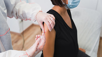COVID-19: doit-on vacciner les femmes enceintes?