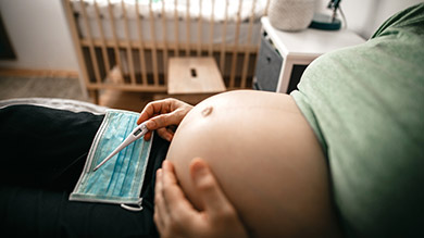 COVID-19: les femmes enceintes plus à risque?