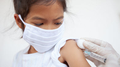 COVID-19: Quand les enfants seront-ils vaccinés? 