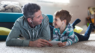 Où trouver des balados et des histoires à écouter pour enfants?