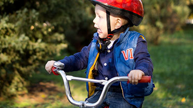 Tricycle, draisienne, trottinette et bicyclette