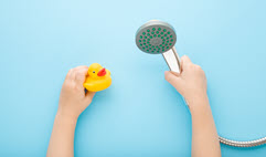 Aider votre enfant à apprivoiser la douche