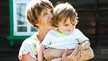 Pas de garderie: au secours mamie!